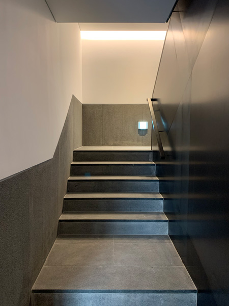 계단실_ⓒ보편적인건축사사무소