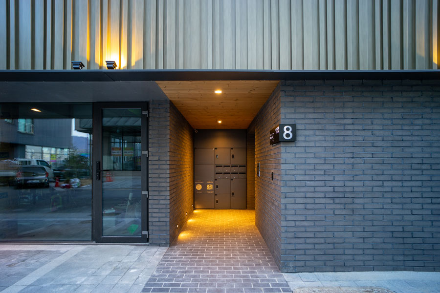 주출입구_ⓒ보편적인건축사사무소