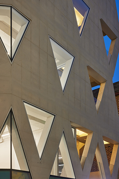 삼각형 창문의 파사